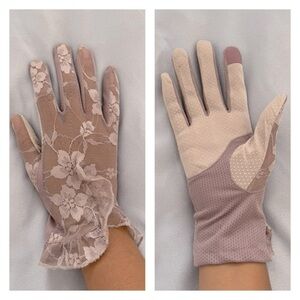EUC lacy pink driving gloves